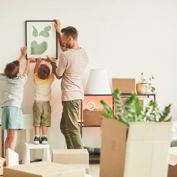 Familie im neuen Zuhause